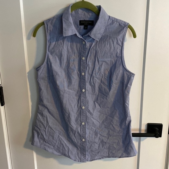Banana Republic Tops - Banana Republic Tailored Fit Sleeveless Blouse EUC